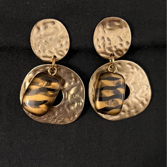 Hammered Gold Tone Clip-on Earrings - Picture 8 of 8
